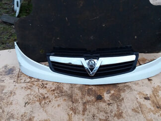 Решітка радіатора Opel Vivaro