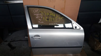 Дверка передня R Skoda Octavia 2004