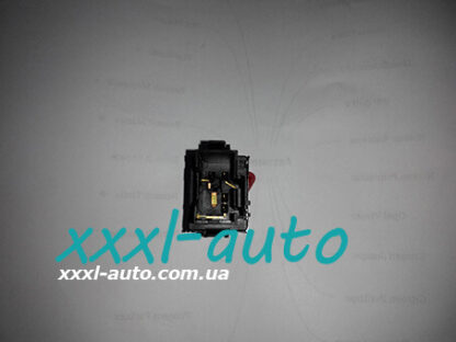 Кнопка аварійки Skoda Fabia