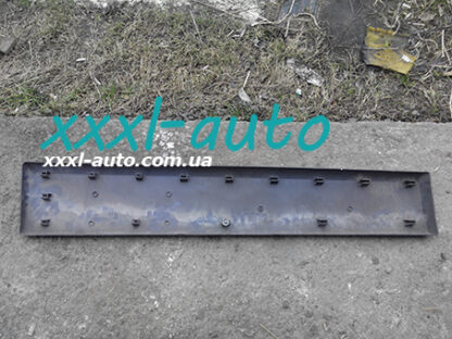 Молдінг розсувної правої дверки Renault Trafic 8200036075