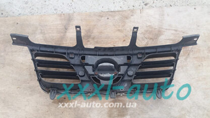 Решітка радіатора з хромом Nissan X-Trail (T30) 2001-2006