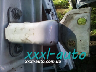 Завіса дверна передня ліва Renault Trafic 7700311772