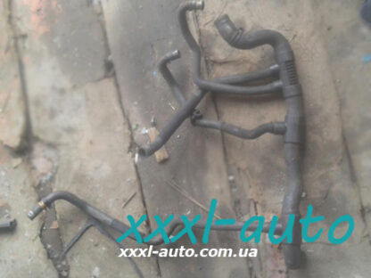 Патрубок системи охолодження (павук) Opel Vivaro 8200151876