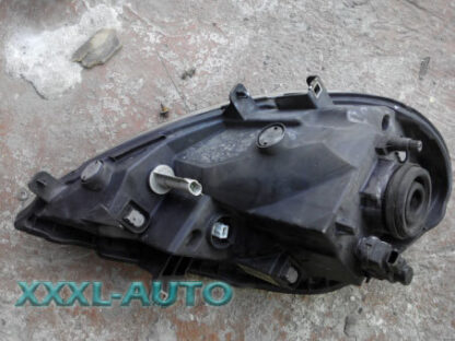 Фара передня ліва білий Renault Trafic 820070135