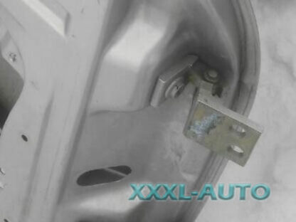 Петля передньої лівої дверки верхня Skoda Fabia 99-07 6Y0831401C