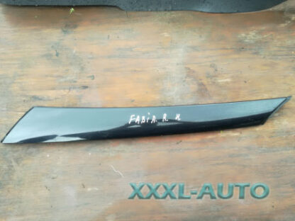 Фото Накладка стойки лобового скла права зовнішня Skoda Fabia 2007-2014 5J6853264