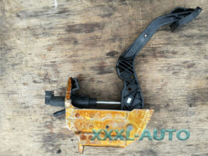 Фото Педаль зчеплення пластик Skoda Fabia New 2007-2014