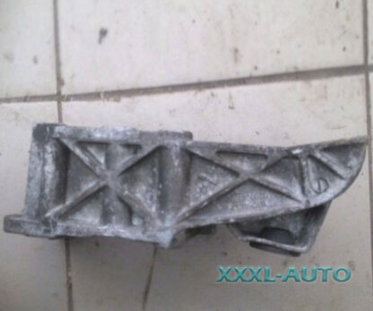 Фото Кронштейн двигуна правий Renault Trafic 2.5 8200281990
