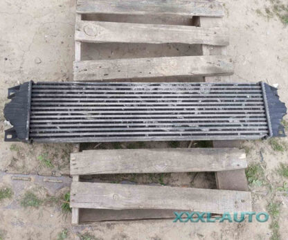 Радіатор інтеркулера Renault Master 7701057121 2.5